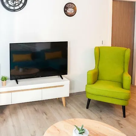 Secret Loft, 2min Walk From The Beach. High Tech! Apartment